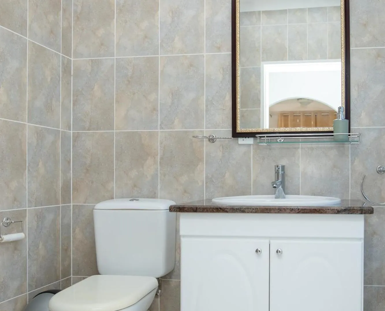 Queen Julie Constantia Lower Cottage Cape Town